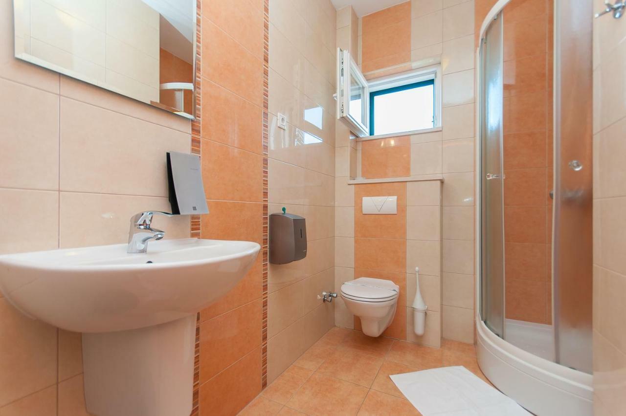 Villa Toni Dugi Rat Luaran gambar